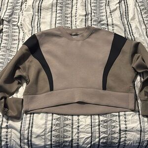 Abercrombie ypb cropped neoknit crewneck